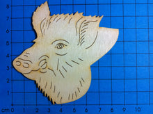 Lade das Bild in den Galerie-Viewer, Wildschweinkopf aus Holz