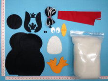 Lade das Bild in den Galerie-Viewer, Pinguin aus Filz zum Nähen Pinguin Nähset, Geschenkidee Weihnachten, Pinguin basteln, Weihnachtsgeschenke, Nähen für Anfänger, Nähen mit Kindern, Bastelideen aus Filz, Pinguin nähen, Geschenkidee Nikolaus, Weihnachtsgeschenke nähen, Basteln Weihnachtszeit, Weihnachtsbasteln, Basteln mit Kindern Weihnachten einfach, Nähen für Kinder, Basteln mit Kindern Winter, Pinguin selber machen, Bastelideen Nikolaus, PIF 7215SB-28