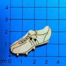 Lade das Bild in den Galerie-Viewer, Fussballschuhe als Knopf 3cm Knopf aus Holz, Knopf zum Basteln, Holzknopf, Knöpfe zum Bemalen, Knöpfe zum Dekorieren, Knopf zum Nähen, Knöpfe mit Gesicht, Knopf, Tiereknöpfe, Knöpfe, BUH 5603