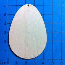 Lade das Bild in den Galerie-Viewer, Ei / Osterei mit einem Loch aus Holz