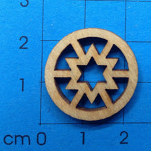 Lade das Bild in den Galerie-Viewer, Schmuckteil aus Holz, verschiedene Figuren 2cm