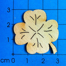 Lade das Bild in den Galerie-Viewer, Kleeblätter aus Holz