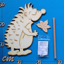 Lade das Bild in den Galerie-Viewer, Igel aus Holz als Leibgarde für Kantholz