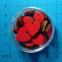 Lade das Bild in den Galerie-Viewer, Herzen symmetrisch aus Holz in Dosen, farbig lasiert