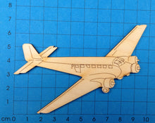 Lade das Bild in den Galerie-Viewer, Flugzeug Airliner im 30er Jahre Stil aus Holz