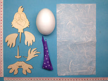 Lade das Bild in den Galerie-Viewer, Hahn aus Holz mit Styropor-Bauch