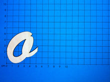 Lade das Bild in den Galerie-Viewer, Buchstaben in Schreibschrift 10cm aus Holz