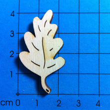 Lade das Bild in den Galerie-Viewer, Eichenblatt aus Holz