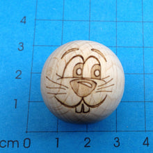 Lade das Bild in den Galerie-Viewer, Holzkugeln mit Gesicht (25mm)