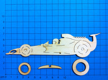 Lade das Bild in den Galerie-Viewer, Rennauto aus Holz