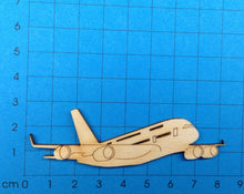 Lade das Bild in den Galerie-Viewer, Flugzeug Airliner modern aus Holz