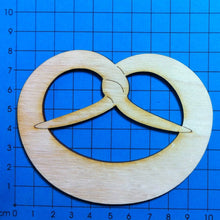 Lade das Bild in den Galerie-Viewer, Brezen aus Holz Maßkrug aus Holz, Deco für Gartenparty, Tischdeko selber machen, Streuteile basteln, Karte zum Geburtstag basteln, Kleine Holzteile, Oktoberfestdeko, Holzteile bemalen, Basteln mit Kindern, Basteln mit Holzteilen, Deco Bierfeste, Streuteile diy, Lederhose aus Holz, Holzteile zum Selbstgestalten, Holzteilechen, Basteln mit Holz, Dirnd Trachtenhut aus Holz, Einladungskarten basteln, Streuteile Holz, Geschenk zum Geburtstag,  Tischdeko selber machen, Holzteilechen, Geschenk zum Geburtstag, Hol