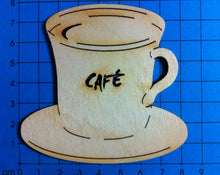 Lade das Bild in den Galerie-Viewer, Kaffeetasse mit Schriftzug "Cafe" aus Holz