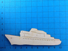 Lade das Bild in den Galerie-Viewer, Kreuzfahrtschiff aus Holz