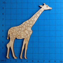Lade das Bild in den Galerie-Viewer, Giraffenbulle aus Holz