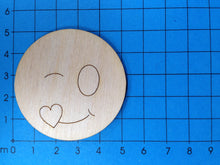Lade das Bild in den Galerie-Viewer, Button mit Gesicht, zwinkernd Herz senden, aus Holz Button zum Anhängen, Button mit Gesicht, Button zum Bemalen, Buttons zum Basteln, Button zum Dekorieren, Buttons, Button, Lustige Buttons, Buttons zum Aufkleben, Buttons zum Basteln, Button zum Bemalen, Buttons, Lustige Buttons, Button zum Anhängen, Buttons zum Aufkleben, Button zum Dekorieren, Button mit Gesicht, Button, BTH 0750
