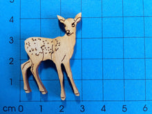 Lade das Bild in den Galerie-Viewer, Rehkitz aus Holz