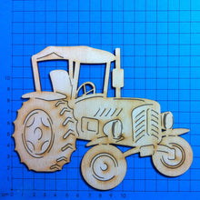 Lade das Bild in den Galerie-Viewer, Traktor aus Holz