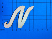 Lade das Bild in den Galerie-Viewer, Buchstaben in Schreibschrift 5cm aus Holz