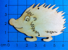 Lade das Bild in den Galerie-Viewer, Igel laufend aus Holz
