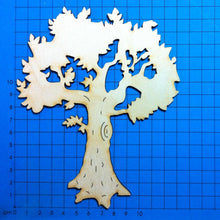 Lade das Bild in den Galerie-Viewer, Baum / Obstbaum mit Laub aus Holz