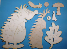 Lade das Bild in den Galerie-Viewer, Igel als Standfigur aus Holz