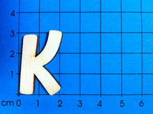 Lade das Bild in den Galerie-Viewer, Buchstaben in 2,8cm aus Holz