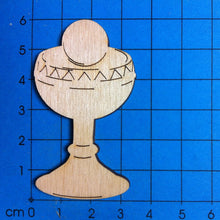Lade das Bild in den Galerie-Viewer, Kelch mit Hostie aus Holz