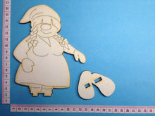 Lade das Bild in den Galerie-Viewer, Wichtelfrau als Standfigur aus Holz
