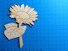 Lade das Bild in den Galerie-Viewer, Sonnenblume aus Holz Blumen zum Basteln, Sonnenblume, Blumen zum Geburtstag, Blumen zum Kartengestalten, Blumen zum Dekorieren, Streuteil Blume, Blumen aus Holz, Blumen für Gartendeko, Blumen zum Bemalen, Blumen zum Bemalen, Blumen zum Basteln, Blumen zum Kartengestalten, Blumen aus Holz, Sonnenblume, Streuteil Blume, Blumen zum Geburtstag, Blumen für Gartendeko, Blumen zum Dekorieren, SBH 3112