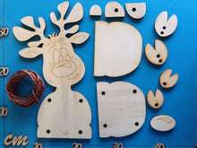 Lade das Bild in den Galerie-Viewer, Rentier aus Holz, Schlenker-Figur