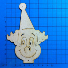 Lade das Bild in den Galerie-Viewer, Clown mit Mütze aus Holz