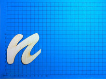 Lade das Bild in den Galerie-Viewer, Buchstaben in Schreibschrift 15cm aus Holz