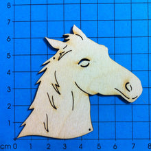 Lade das Bild in den Galerie-Viewer, Pferdekopf aus Holz