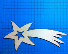 Lade das Bild in den Galerie-Viewer, Kometen mit Löcher aus Holz