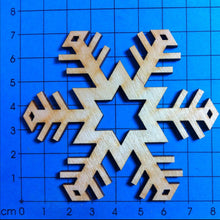 Lade das Bild in den Galerie-Viewer, Eiskristall aus Holz