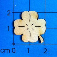 Lade das Bild in den Galerie-Viewer, Kleeblätter aus Holz