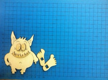 Lade das Bild in den Galerie-Viewer, Monster "Monzi" als Standfigur aus Holz