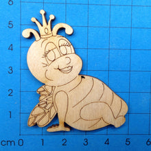 Lade das Bild in den Galerie-Viewer, Biene als Bienenkönigin aus Holz