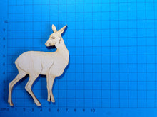 Lade das Bild in den Galerie-Viewer, Rehgeiß aus Holz