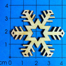 Lade das Bild in den Galerie-Viewer, Eiskristall aus Holz