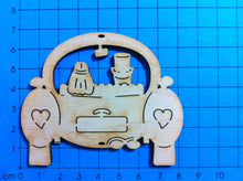 Lade das Bild in den Galerie-Viewer, Hochzeitsauto aus Holz