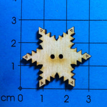 Lade das Bild in den Galerie-Viewer, Eiskristall Knopf aus Holz