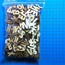 Lade das Bild in den Galerie-Viewer, Buchstaben in 1,9cm aus Holz