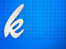 Lade das Bild in den Galerie-Viewer, Buchstaben in Schreibschrift 10cm aus Holz