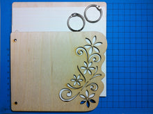 Lade das Bild in den Galerie-Viewer, Scrapbook mit Blumenranke aus Holz und 6 Einlegeseiten