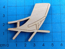 Lade das Bild in den Galerie-Viewer, Liegestuhl aus Holz