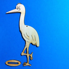 Lade das Bild in den Galerie-Viewer, Storch stehend aus Holz