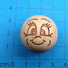 Lade das Bild in den Galerie-Viewer, Holzkugeln mit Gesicht (25mm)