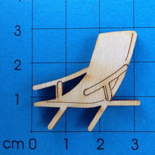 Lade das Bild in den Galerie-Viewer, Liegestuhl aus Holz